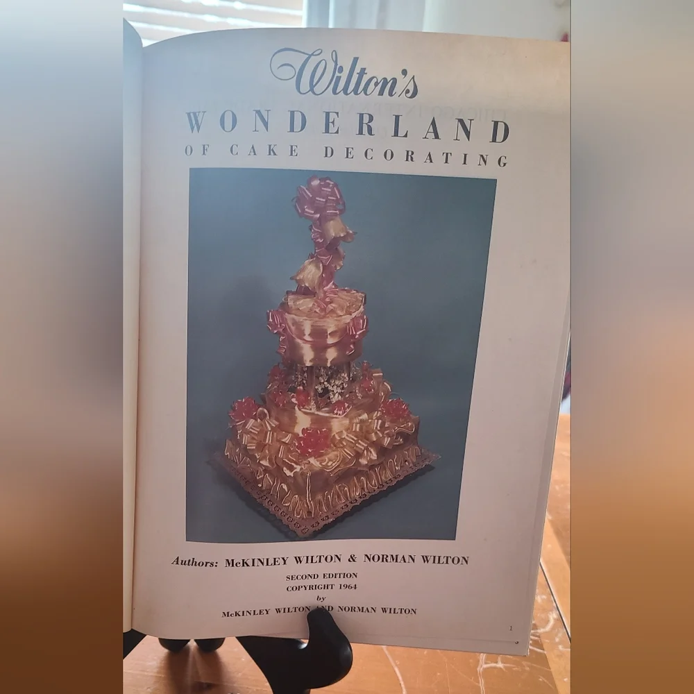 Wilton's Wonderland of Cake Decorating 2nd edition 1964 book